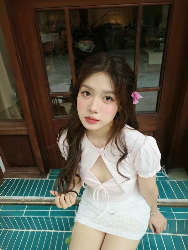 Ảnh gái đẹp mặc váy ngắn cute