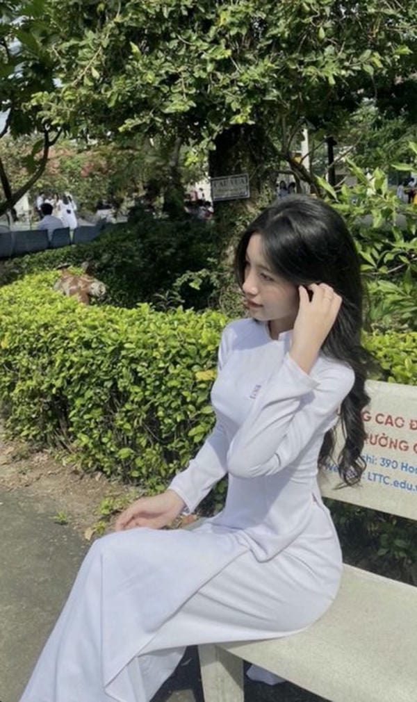 Ảnh gái xinh 2012 ngồi bên ghế đá Ảnh gái xinh 2012 ngồi bên ghế đá