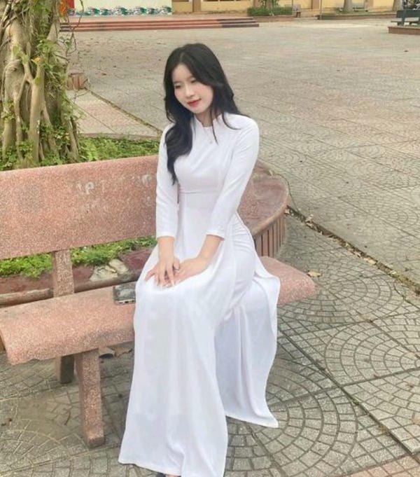 Ảnh gái xinh 2012 ngồi tạo dáng bên ghế đá Ảnh gái xinh 2012 ngồi tạo dáng bên ghế đá