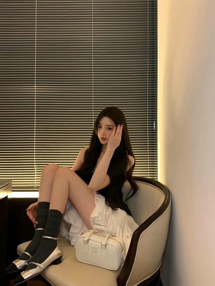 Ảnh gái xinh Trung Quốc mặc váy ngắn siêu cute