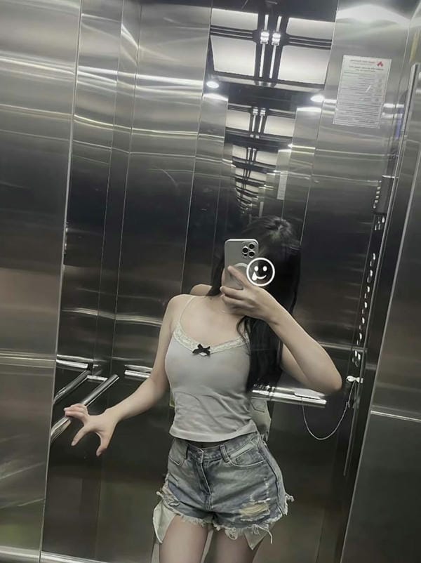 Ảnh gái xinh chụp dáng chuẩn body