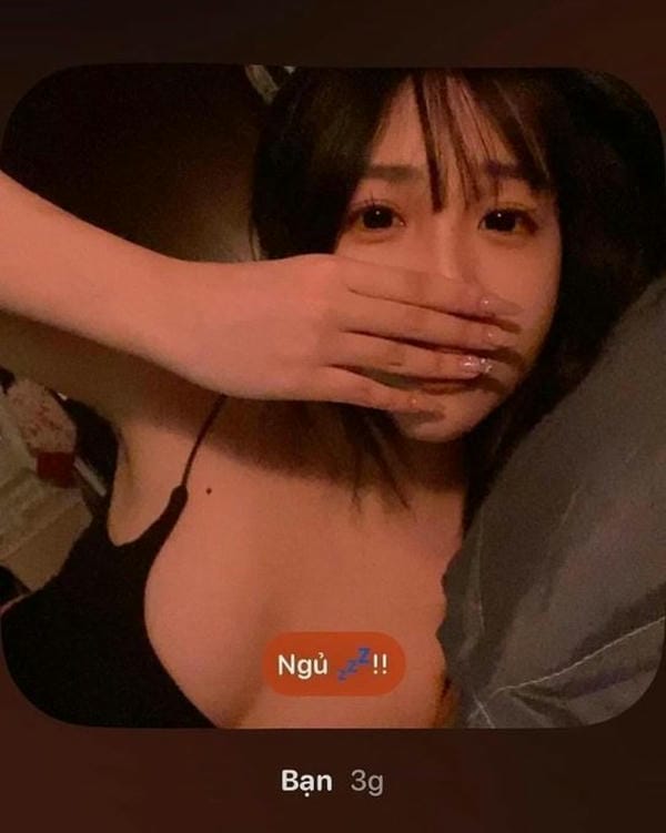 Ảnh gái xinh chụp dáng khoe vòng 1 sexy