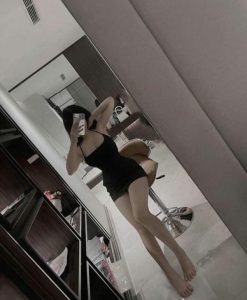 Ảnh gái xinh chụp dáng trước gương