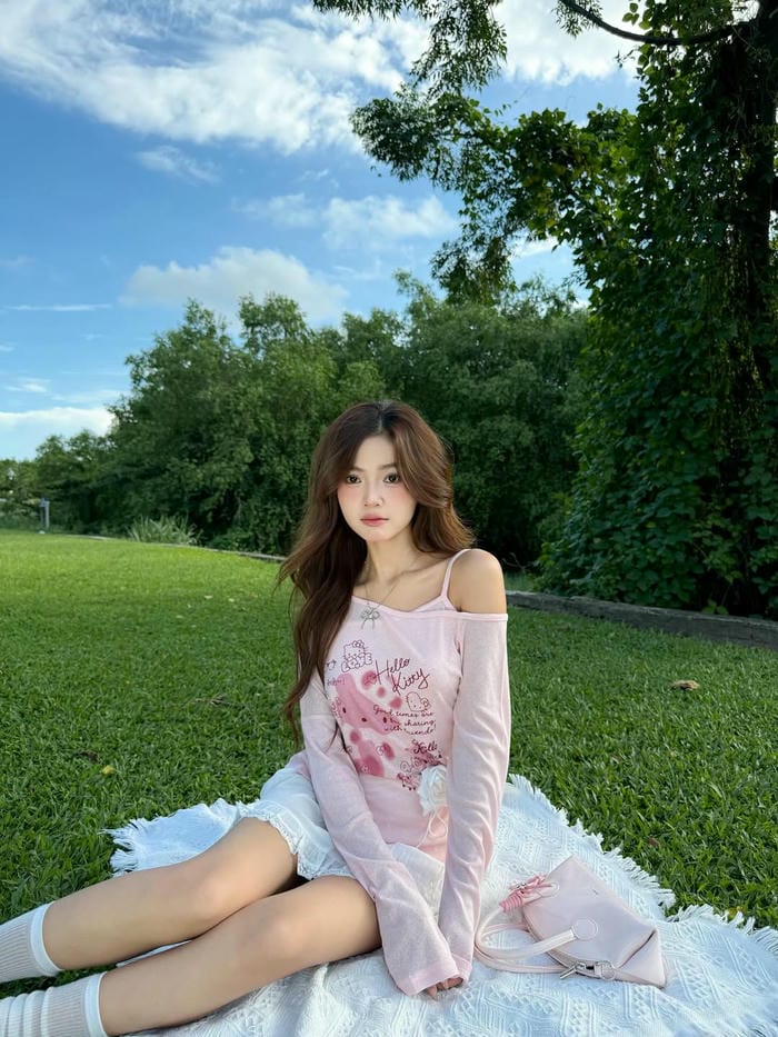 Ảnh gái xinh mặc váy ngắn đi picnic Ảnh gái xinh mặc váy ngắn đi picnic