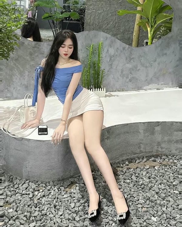 Gái xinh mông to (12)