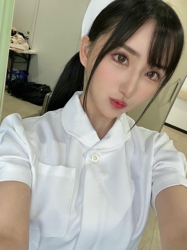 Karen Yuzuriha chính thức ra mắt vào tháng 22021, với sự hậu thuẫn của công ty T Powers Karen Yuzuriha chính thức ra mắt vào tháng 22021, với sự hậu thuẫn của công ty T Powers