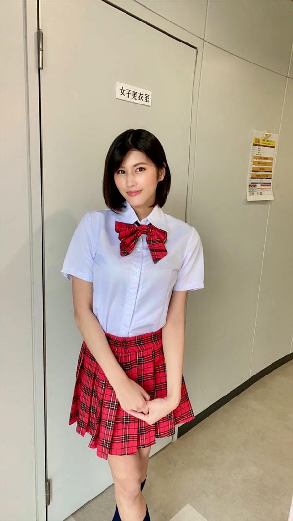 Suzume còn được khán giả nhớ đến với nụ cười tươi sáng, thần thái tự tin cùng cách diễn xuất tự nhiên, giàu cảm xúc Suzume còn được khán giả nhớ đến với nụ cười tươi sáng, thần thái tự tin cùng cách diễn xuất tự nhiên, giàu cảm xúc