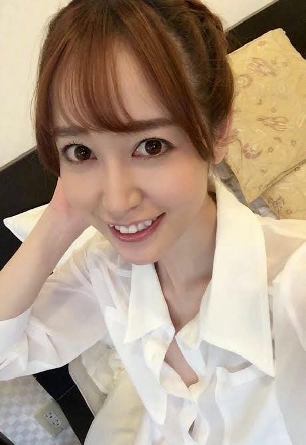 Yu Shinoda chính thức gia nhập ngành công nghiệp phim người lớn vào năm 2010 Yu Shinoda chính thức gia nhập ngành công nghiệp phim người lớn vào năm 2010