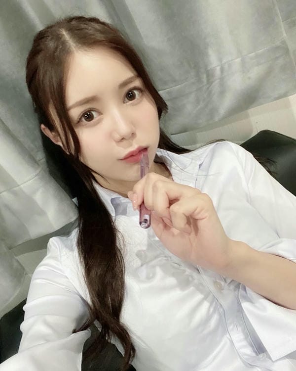 cô mang lại sự đáng yêu, ngây thơ, tự nhiên cô mang lại sự đáng yêu, ngây thơ, tự nhiên