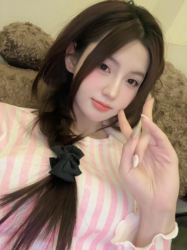 Gái xinh mặc pinky (1)