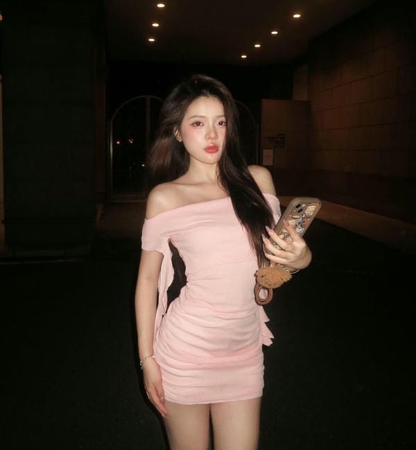 Gái xinh mặc pinky (11)