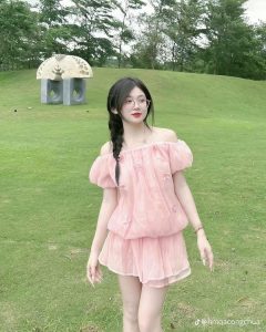 Gái xinh mặc pinky