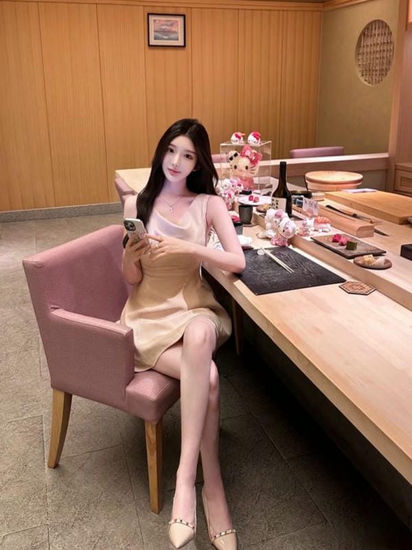 Gái xinh mặc pinky (4)