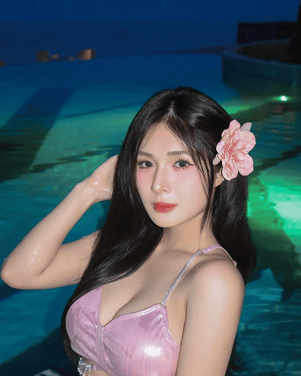 Quỳnh Alee mặc bikini sexy (2)