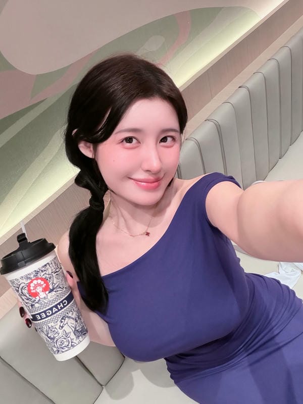 Cocopie0218 xây dựng hình ảnh thiên về gợi cảm tinh tế, không phản cảm, không lộ liễu, Cocopie0218 xây dựng hình ảnh thiên về gợi cảm tinh tế, không phản cảm, không lộ liễu,