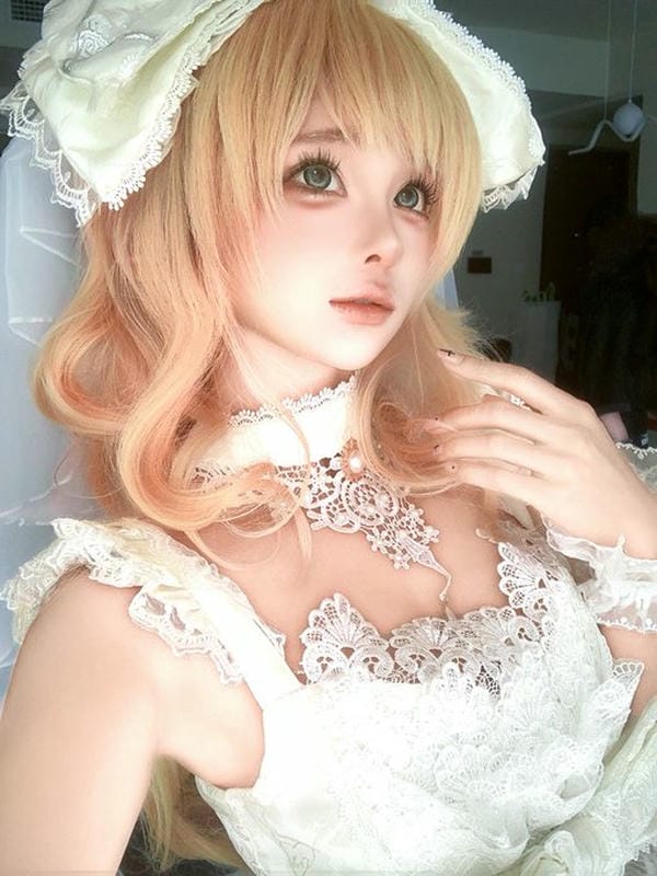 Chunmomo, hay còn gọi là 蠢沫沫, được biết đến là một cosplayer đến từ Trung Quốc. Chunmomo, hay còn gọi là 蠢沫沫, được biết đến là một cosplayer đến từ Trung Quốc.