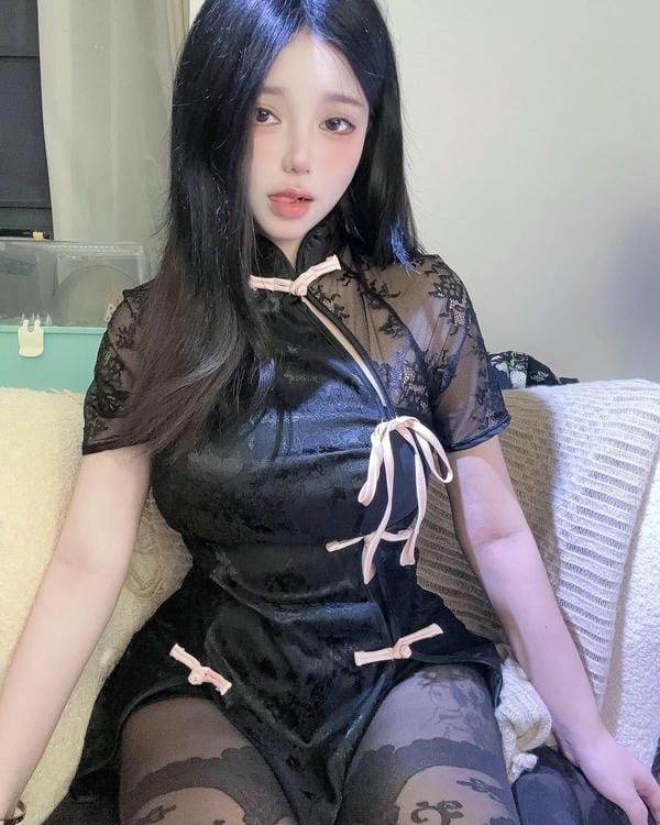 cncmeng8 là hotgirl bán quạt nổi tiếng đến từ Trung Quốc. cncmeng8 là hotgirl bán quạt nổi tiếng đến từ Trung Quốc.