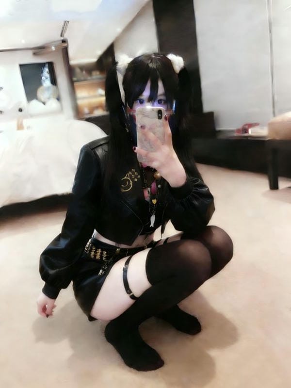 Ngoại hình của yaoyaoqwq mang nét dễ thương pha chút trưởng thành, Ngoại hình của yaoyaoqwq mang nét dễ thương pha chút trưởng thành,