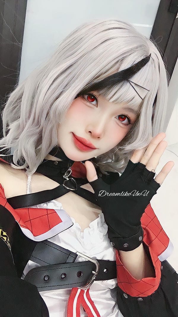 reamlikeuwu được chú ý bởi ngoại hình hài hòa và thần thái linh hoạt