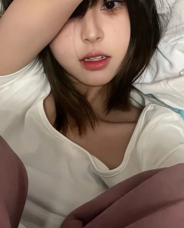 Tạ Sở Linh (1) Tạ Sở Linh (1)