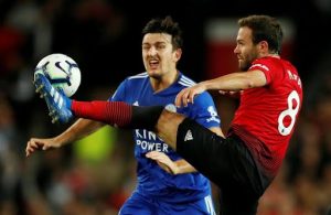 Man United đàm phán mua trung vệ